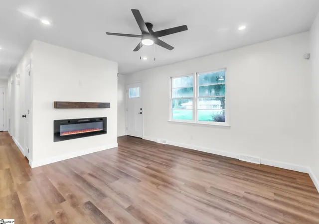 Photo 4 of Single family home for sale at 170 Oak Hill Dr, Piedmont, SC 29673 | MLS# 1599221 | Listing updated on 2026-09-30