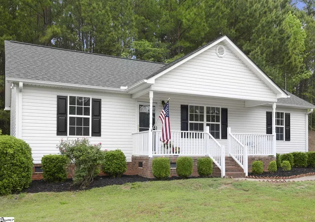 Photo 2 of Single family home for sale at 141 Brookwood Creek Dr, Landrum, SC 29356 | MLS# 1591436 | Listing updated on 2026-09-17