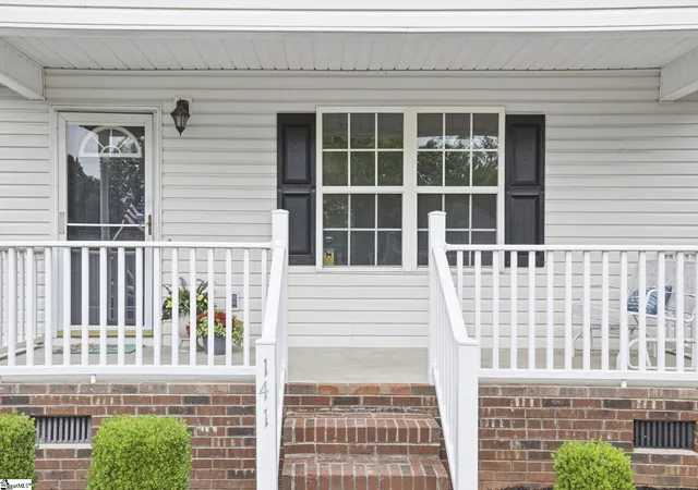 Photo 4 of Single family home for sale at 141 Brookwood Creek Dr, Landrum, SC 29356 | MLS# 1591436 | Listing updated on 2026-09-27