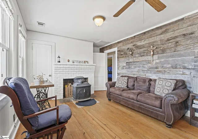 Photo 3 of Single family home for sale at 111 Fairview Church Rd, Fountain Inn, SC 29644 | MLS# 1577751 | Listing updated on 2026-02-24