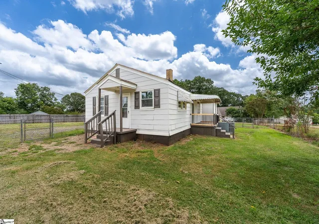Photo 13 of Single family home for sale at 101 Duncan Heights Rd, Duncan, SC 29334 | MLS# 1598911 | Listing updated on 2026-08-10