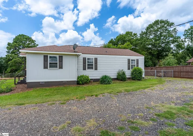 Photo 2 of Single family home for sale at 101 Duncan Heights Rd, Duncan, SC 29334 | MLS# 1598911 | Listing updated on 2026-08-10