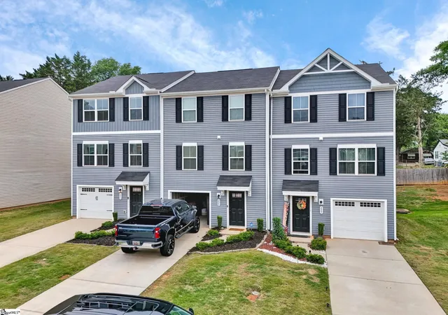 3rd image of 221 Brooklane Ct, Easley, SC 29642 | MLS# 1591623