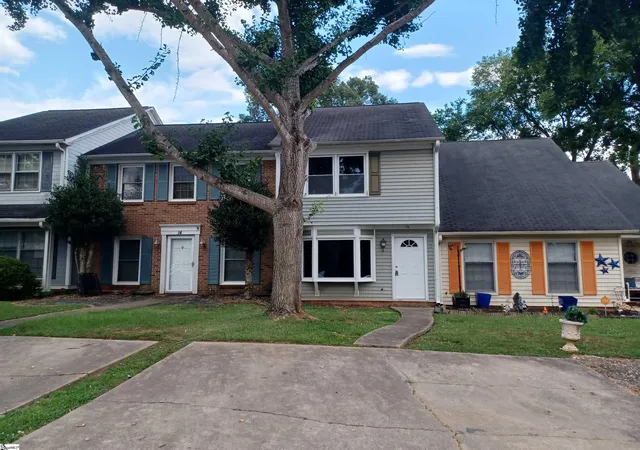 Photo 2 of Townhouse for sale at 16 Townes Ct, Spartanburg, SC 29301 | MLS# 1597934 | Listing updated on 2026-08-06