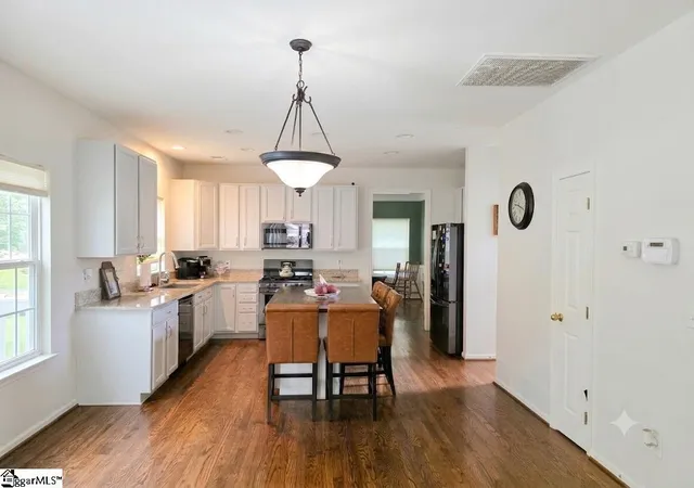 Photo 3 of Single family home for sale at 109 Meadow Rose Dr, Travelers Rest, SC 29690 | MLS# 1597860 | Listing updated on 2026-08-22