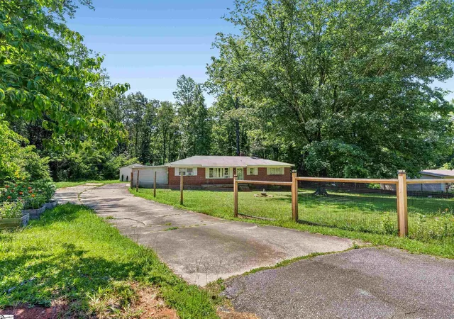 Photo 3 of Single family home for sale at 604 Belue Mill Rd, Landrum, SC 29356 | MLS# 1599047 | Listing updated on 2026-07-28
