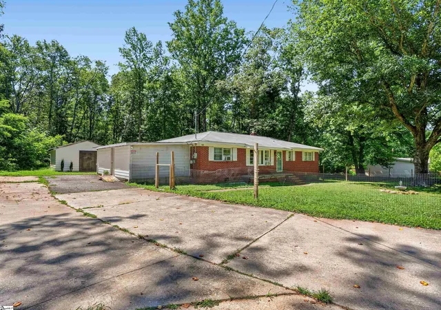 Photo 3 of Single family home for sale at 604 Belue Mill Rd, Landrum, SC 29356 | MLS# 1599047 | Listing updated on 2026-07-28