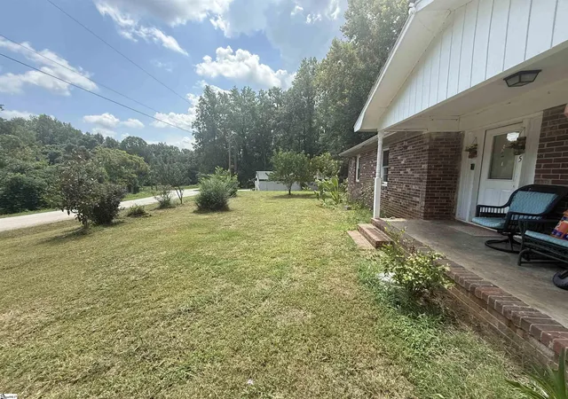 Photo 4 of Single family home for sale at 5 E Oak Hill Ct, Piedmont, SC 29673 | MLS# 1601775 | Listing updated on 2026-09-19
