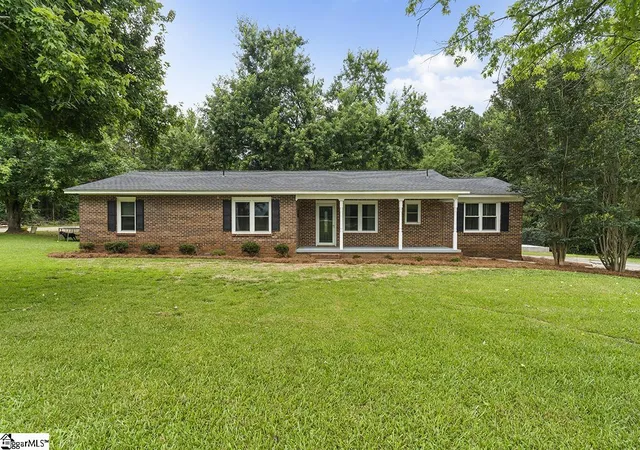 Homes for sale in Clinton, SC | 3258 W 72 Hwy, Clinton, SC 29325 | MLS# 1594335