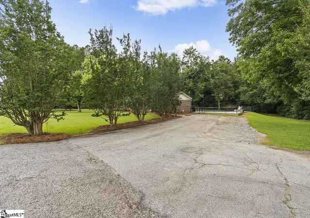 Homes for sale in Clinton, SC | 3258 W 72 Hwy, Clinton, SC 29325 | MLS# 1594335