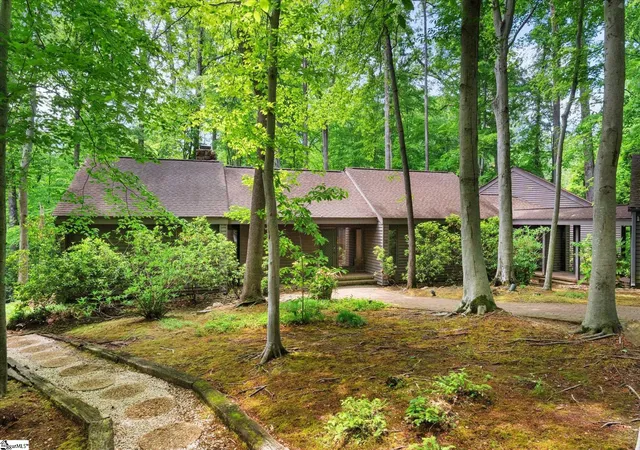 Photo 3 of Single family home for sale at 100 Brookside Wy, Greenville, SC 29605 | MLS# 1591446 | Listing updated on 2026-08-27