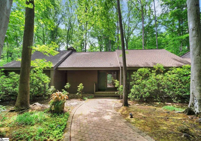 Photo 4 of Single family home for sale at 100 Brookside Wy, Greenville, SC 29605 | MLS# 1591446 | Listing updated on 2026-08-27
