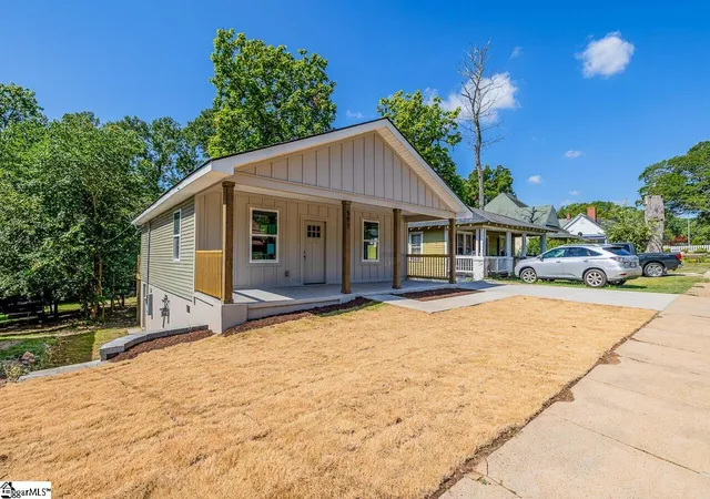 Photo 2 of Single family home for sale at 597 Farley Ave, Spartanburg, SC 29301 | MLS# 1600187 | Listing updated on 2026-09-15