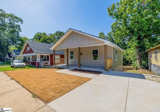 Photo 3 of Single family home for sale at 597 Farley Ave, Spartanburg, SC 29301 | MLS# 1600187 | Listing updated on 2026-09-15