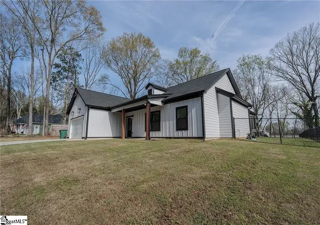 Photo 3 of Single family home for sale at 203 Mr Jim Ln, Clinton, SC 29325 | MLS# 1587363 | Listing updated on 2026-09-26