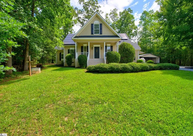 Photo 1 of Single family home for sale at 748 N Elm Ave, Landrum, SC 29356 | MLS# 1596631 | Listing updated on 2026-08-18