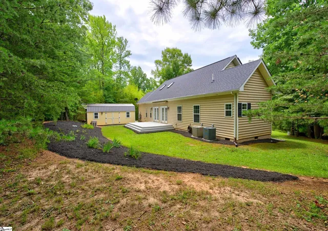 Photo 3 of Single family home for sale at 748 N Elm Ave, Landrum, SC 29356 | MLS# 1596631 | Listing updated on 2026-08-18