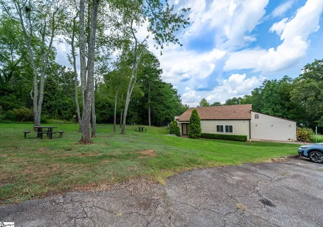 Photo 26 of Single family home for sale at 1111 Charter Oaks Dr, Taylors, SC 29687 | MLS# 1602190 | Listing updated on 2026-09-10