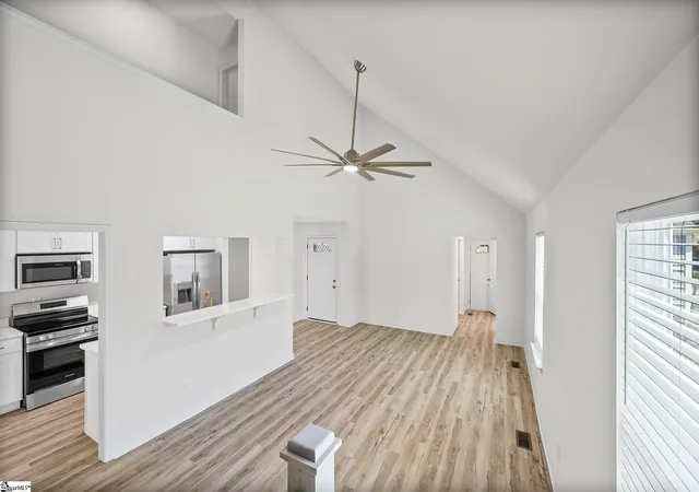 Photo 4 of Single family home for sale at 1111 Charter Oaks Dr, Taylors, SC 29687 | MLS# 1602190 | Listing updated on 2026-09-10