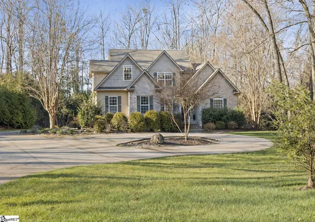 Photo 2 of Single family home for sale at 204 Cove Harbor Ct, Taylors, SC 29687 | MLS# 1586909 | Listing updated on 2026-07-08