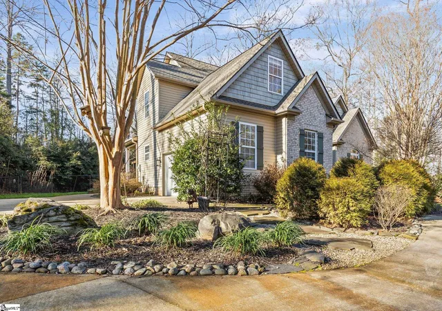 Photo 3 of Single family home for sale at 204 Cove Harbor Ct, Taylors, SC 29687 | MLS# 1586909 | Listing updated on 2026-07-08