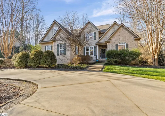 Photo 4 of Single family home for sale at 204 Cove Harbor Ct, Taylors, SC 29687 | MLS# 1586909 | Listing updated on 2026-07-08