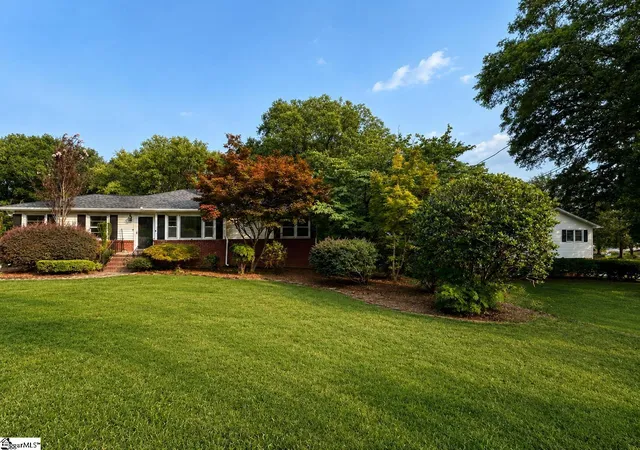 Photo 4 of Single family home for sale at 16 Perrin St, Greenville, SC 29607 | MLS# 1600610 | Listing updated on 2026-09-29