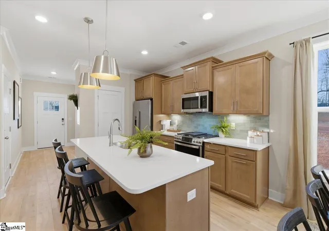 Photo 4 of Sale Pending at 1 Thurlow Ct, Greenville, SC 29615 | MLS# 1601479 | Listing updated on 2026-09-03