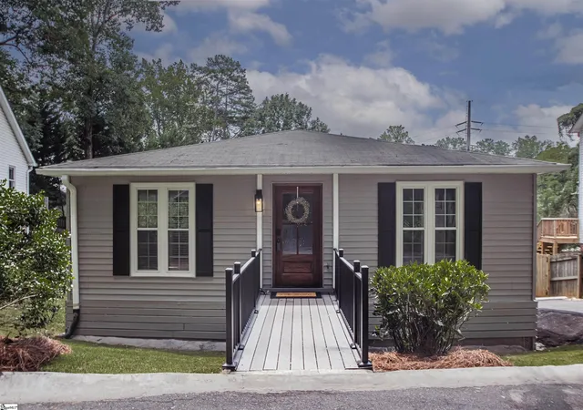 Photo 1 of Single family home for sale at 114 Brookview Cir, Greenville, SC 29605 | MLS# 1600244 | Listing updated on 2026-09-10