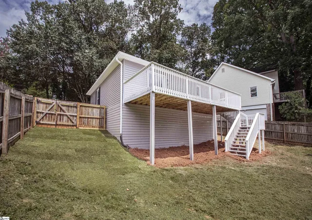 Photo 3 of Single family home for sale at 114 Brookview Cir, Greenville, SC 29605 | MLS# 1600244 | Listing updated on 2026-09-10