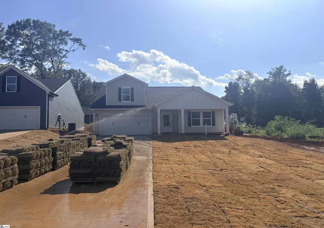 Photo 2 of Single family home for sale at 1843 Memorial Dr Ext #1, Greer, SC 29651 | MLS# 1590355 | Listing updated on 2026-09-04