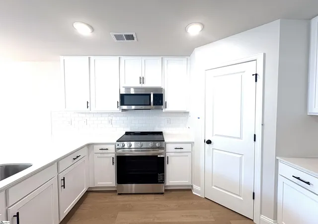 Photo 4 of Single family home for sale at 1843 Memorial Dr Ext #1, Greer, SC 29651 | MLS# 1590355 | Listing updated on 2026-09-04
