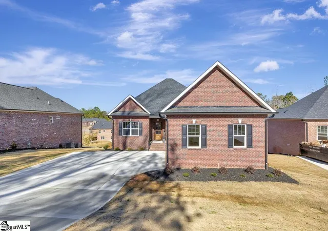 Photo 1 of Single family home for sale at 118 Bonaire Pt, Anderson, SC 29621 | MLS# 1586827 | Listing updated on 2026-09-17