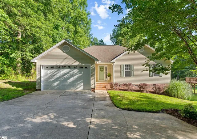 Photo 1 of Single family home for sale at 151 E Mountain Creek Rd, Greenville, SC 29609 | MLS# 1593814 | Listing updated on 2026-08-27