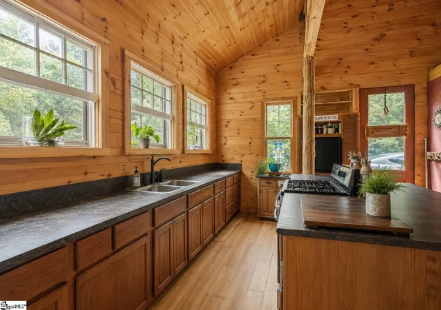 Photo 4 of Single family home for sale at 338 Little Crowe Creek Rd, Pickens, SC 29671 | MLS# 1597995 | Listing updated on 2026-09-18