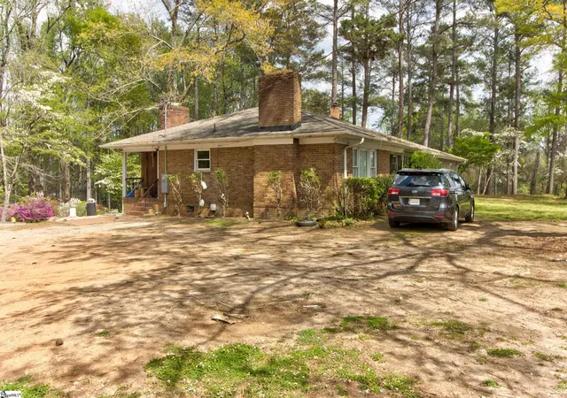 Photo 3 of House for sale at 801 Crestview Rd, Easley, SC 29642 | MLS# 1601901 | Listing updated on 2026-08-25
