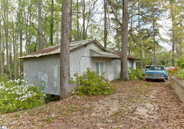 Photo 4 of House for sale at 801 Crestview Rd, Easley, SC 29642 | MLS# 1601901 | Listing updated on 2026-08-25