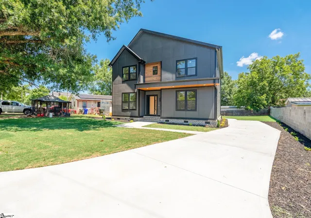 Photo 1 of Single family home for sale at 3 Rochester St, Greenville, SC 29611 | MLS# 1598402 | Listing updated on 2026-07-22