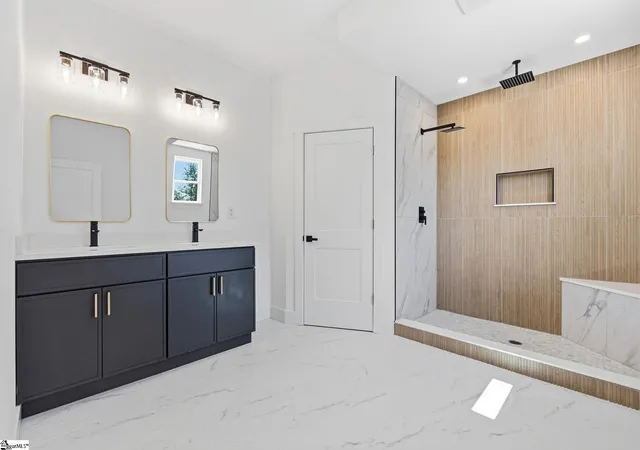 Photo 4 of Single family home for sale at 3 Rochester St, Greenville, SC 29611 | MLS# 1598402 | Listing updated on 2026-07-22
