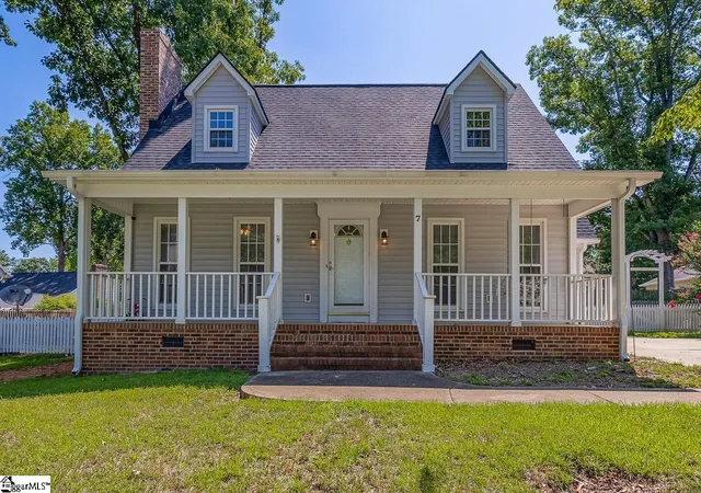 Photo 1 of Single family home for sale at 7 Ashley Ln, Taylors, SC 29687 | MLS# 1598166 | Listing updated on 2026-09-10