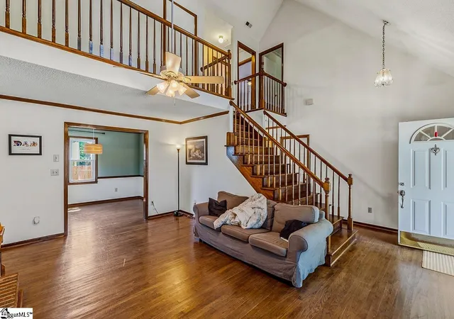 Photo 3 of Single family home for sale at 7 Ashley Ln, Taylors, SC 29687 | MLS# 1598166 | Listing updated on 2026-09-10
