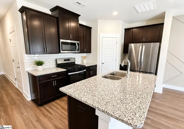 Photo 4 of Townhouse for sale at 616 Milwright Wy, Greer, SC 29651 | MLS# 1600562 | Listing updated on 2026-08-19