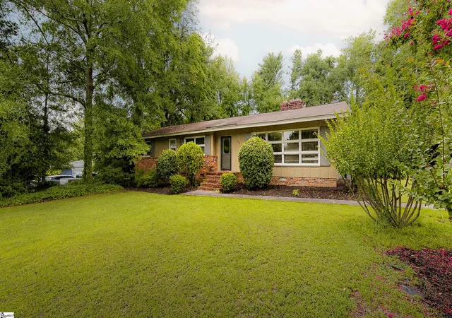 Photo 3 of Single family home for sale at 500 Richbourg Rd, Greenville, SC 29615 | MLS# 1599267 | Listing updated on 2026-09-09