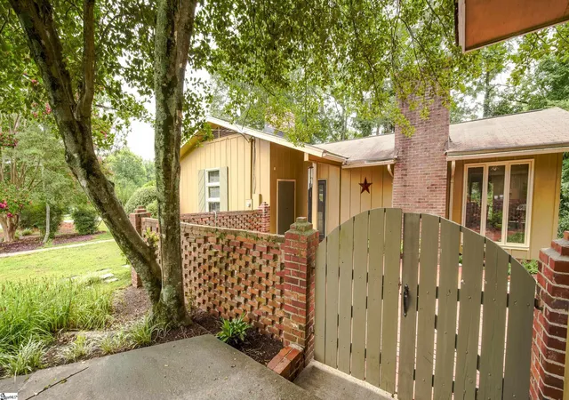 Photo 3 of Single family home for sale at 500 Richbourg Rd, Greenville, SC 29615 | MLS# 1599267 | Listing updated on 2026-09-09