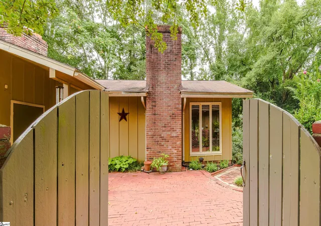Photo 4 of Single family home for sale at 500 Richbourg Rd, Greenville, SC 29615 | MLS# 1599267 | Listing updated on 2026-09-09
