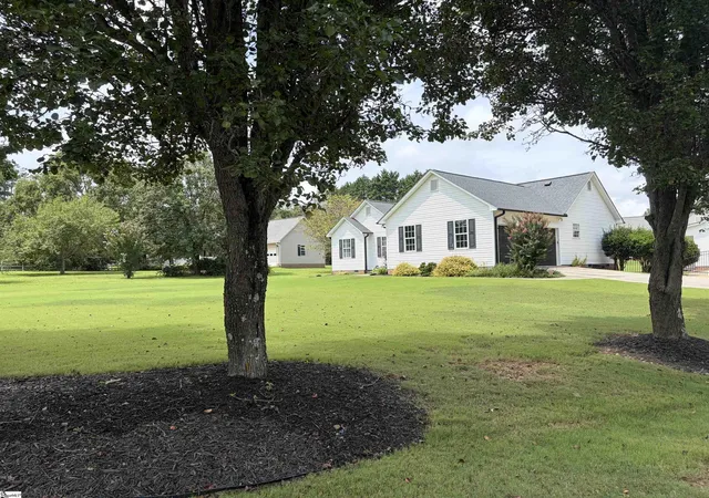 Photo 3 of Single family home for sale at 101 Quarternein Ct, Piedmont, SC 29673 | MLS# 1600590 | Listing updated on 2026-08-27
