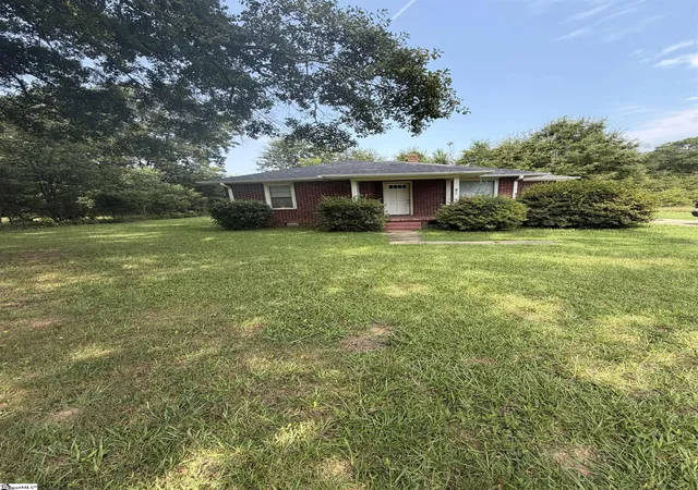 Photo 1 of Single family home for sale at 407 Emma St, Anderson, SC 29626 | MLS# 1601585 | Listing updated on 2026-08-26
