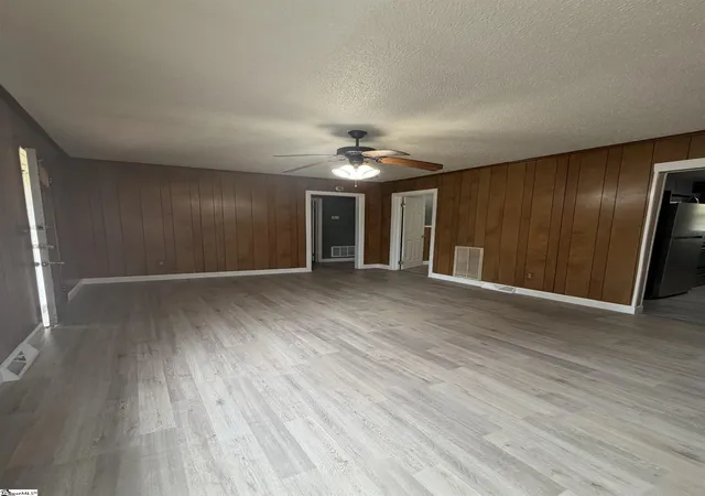 Photo 2 of Single family home for sale at 407 Emma St, Anderson, SC 29626 | MLS# 1601585 | Listing updated on 2026-08-26