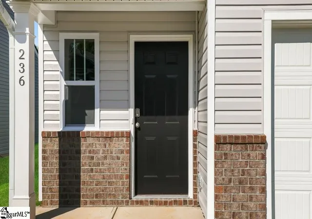Photo 3 of Single family home for sale at 236 Deskin Ln, Fountain Inn, SC 29644 | MLS# 1590080 | Listing updated on 2026-09-16