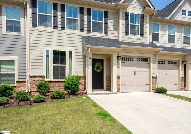 Photo 2 of Townhouse for sale at 44 Moss Hollow Wy, Simpsonville, SC 29680 | MLS# 1599892 | Listing updated on 2026-09-15